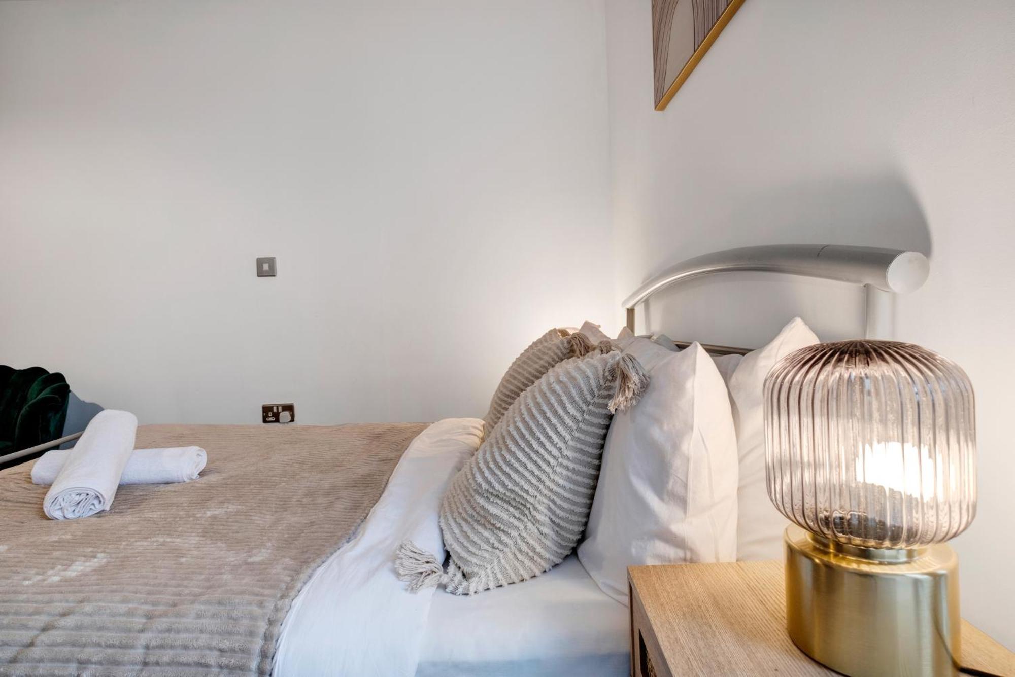 Ultra Stylish 2 Bedroom Apt Centrally Located Бирмингем Экстерьер фото